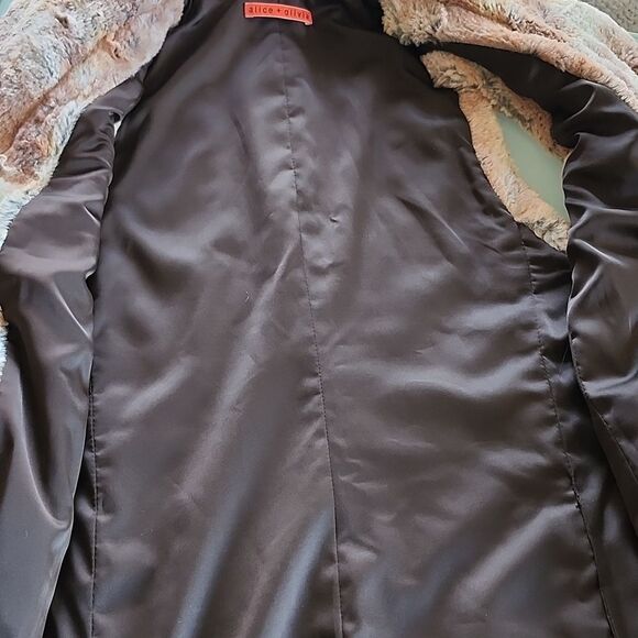 Alice+Olivia Faux Fur Vest - Picture 9 of 10